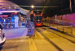 Cevizlibağ'da tramvay raydan çıktı