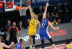 Anadolu Efes - Macabi Tel Aviv: 64-86