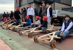 Rize'de depremzede çocuklara 'Formulaz tahta araba'lı moral