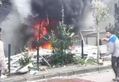 Avcılar'da boşaltılan binanın dış cephesi ve sökülen PVC pencereler yandı