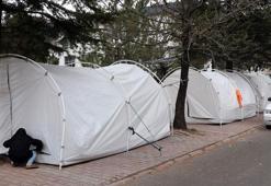 Kayseri'de 4.8'lik deprem sonrası boş alanlar naylon çadırlarla doldu