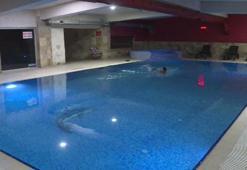 Galeria'da spor salonununda kolonlar tıraşlanmış, yüzme havuzunun 850 metrekaresi ruhsatsız