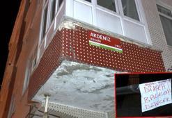 Güngören'de balkonun çökme riski nedeniyle kaldırım kapatıldı