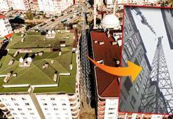 Binalar arasındaki yüksek gerilim hattı direği, vinçle kaldırıldı