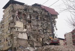 Diyarbakır’da acil yıkım kararı alınan yapılar yıkılıyor