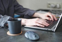 “8 saatten fazla oturmak vücuda sigara içmek kadar zarar veriyor”