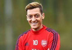 Mesut Özil futbolu bıraktığını açıkladı
