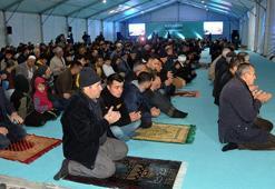 Depremin merkez üssü Kahramanmaraş'ta ilk teravih namazı