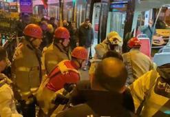 Tramvay ile peron arasına yolcu sıkıştı, seferler durdu