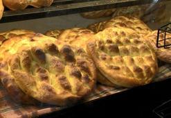 İlk sahur öncesi pideler fırın tezgahlarındaki yerini aldı