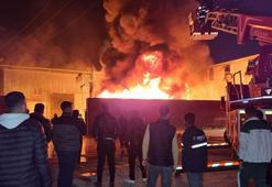 Adana'da geri dönüşüm fabrikasının deposu yandı