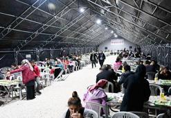 Osmaniye'deki depremzedeler, ilk iftarlarını çadırda yaptı