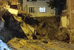 Bayrampaşa'da inşaatın istinat duvarı çöktü, tedbir amaçlı bir bina boşaltıldı