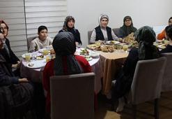 Emine Erdoğan, ilk iftarını Ankara'ya yerleşen depremzede aile ile birlikte yaptı