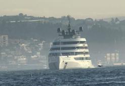 4 katlı yat İstanbul'a demirledi