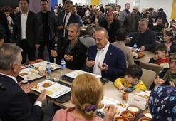 Bakan Çavuşoğlu, iftarını Antalya'da depremzedelerle birlikte yaptı