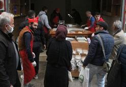 Hatay'da hasar gören tarihi Uzun Çarşı'da birkaç esnaf iş yerini açtı