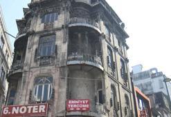 Sirkeci'de 119 yıllık Vlora Han harabeye döndü