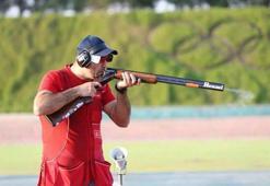 Beden eğitimi öğretmeni milli atıcı, okuluna dünya kupası ile döndü