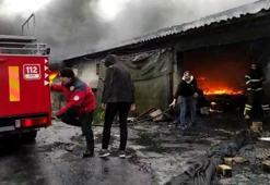 Sakarya'da, mangal kömürü üretim tesisinde yangın çıktı