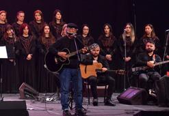 Depremde 7 üyesi yaşamını yitiren Antakya Medeniyetler Korosu'ndan dayanışma konseri