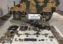 Etkisiz hale getirilen PKK'lı 4 teröriste ait silah ve mühimmat ele geçirildi