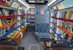 Deprem bölgesine 10 'gezici kütüphane' daha