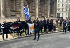 Ömer Çelik: Ersin Tatar'ın konvoyunun önünü keserek slogan atan faşistlerin tavrını lanetliyoruz