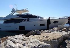 Çanakkale'de yat, mendireğe çarptı