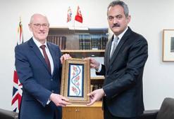 Bakan Özer, İngiliz mevkidaşı Gibb ile bir araya geldi