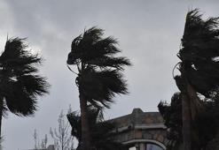 İzmir'de kuvvetli rüzgar ve fırtına uyarısı