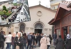 Fatih'te Ayın Biri Kilisesi'nde metrelerce kuyruk