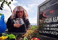 Oğlunun katiline verilen cezayı, mezarı başında ağlayarak okudu