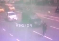 Beyoğlu'nda makas attığı öne sürülen otomobil önce yayaya sonra araçlara çarptı