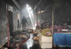 Van'da, halk pazarında çıkan yangın, 2,5 saatte söndürüldü