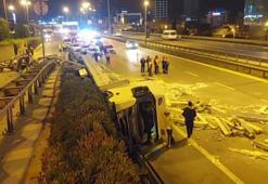 Maltepe'de mermer yüklü TIR D-100 Karayolu'na uçtu: 1 yaralı