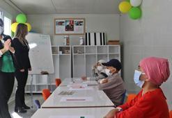 Hastane bahçesinde depremzede ve hasta çocuklar için konteyner sınıf oluşturuldu