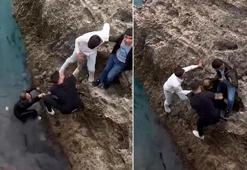 Falezlerden denize atlayan kadını, gençler el ele tutuşarak kurtardı