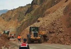 Artvin- Ardanuç kara yolunda heyelan