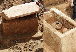 İnşaat kazısında bulunan lahdin içindeki 4 çömlek müzede açıldı