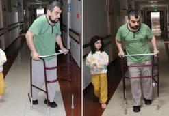 Depreme iki ayağı alçıda yakalanan Turgut, evden yuvarlanarak çıkmış