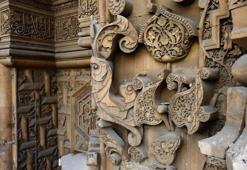 794 yıllık şaheserde 'üç boyutlu motif' işçiliği