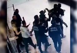 Hastane polisi ve güvenlik görevlilerine saldırı kamerada