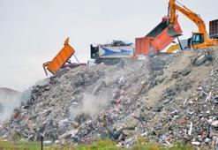 Deprem molozları, Milleyha Kuş Cenneti'ne 100 metre uzaklıktaki alanda dağ gibi oldu