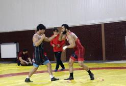 Milli güreşçilerin hedefi çifte bayram yaşatmak