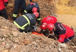 Temel kazısında toprak altında kalan inşaat işçisini itfaiye ve mesai arkadaşları kurtardı
