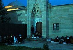 Batı Trakyalı soydaşlar oruçlarını Selimiye Camisi bahçesinde açtı