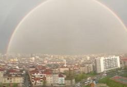 Sağanak yağışın ardından oluşan gökkuşağı böyle görüntülendi