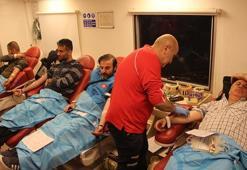 Kızılay’ın deprem bölgesindeki mobil kan bağışı kampanyasına yoğun ilgi