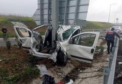 Çanakkale'de araç direğe çarptı; anne ile oğlu öldü, baba ağır yaralı